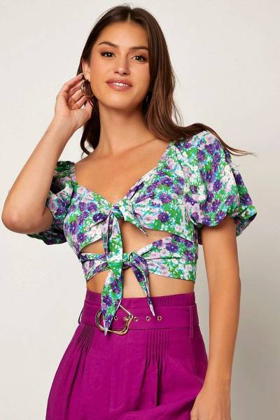 Blusa floral cut out