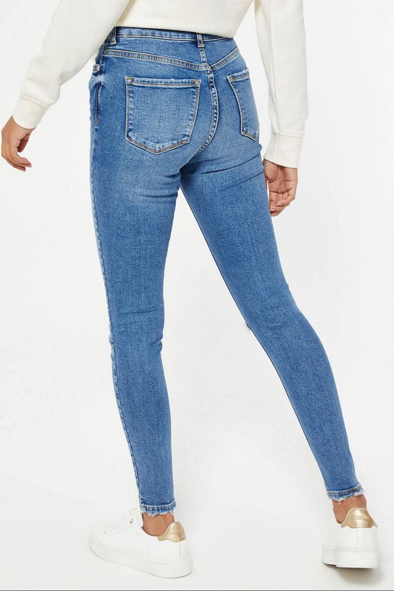 Jeans fray hem