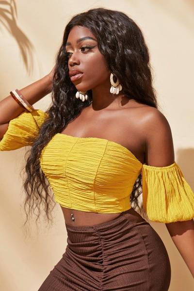 Blusa off shoulder crop